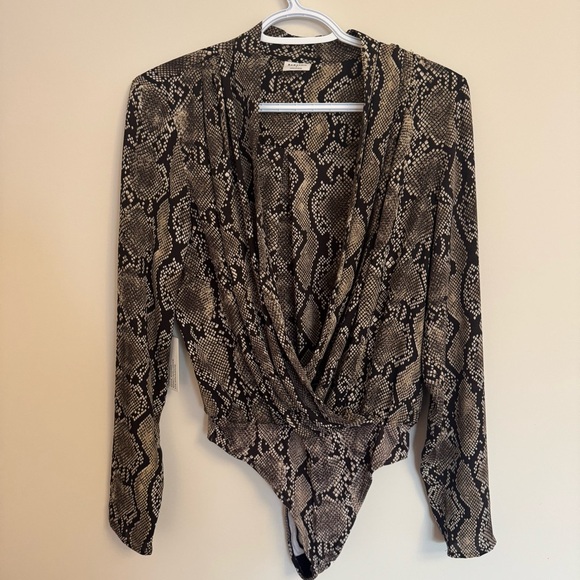 Aritzia Babaton Ambrose Snakeskin Print Bodysuit - Women’s Small NWT - Picture 7 of 14